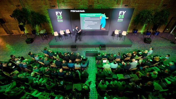 Imagen de Sage durante su Kickoff de Partners FY25